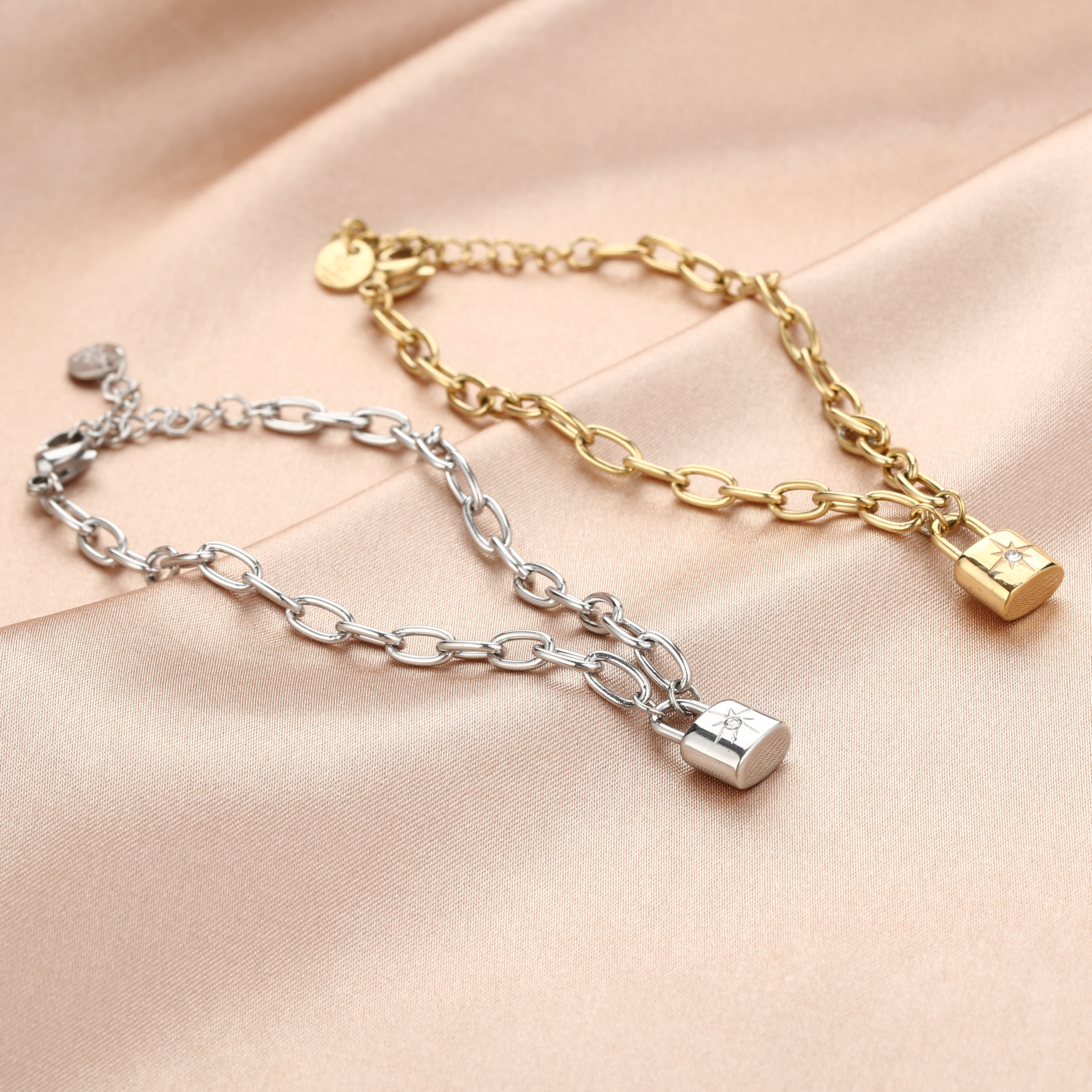 armband slot